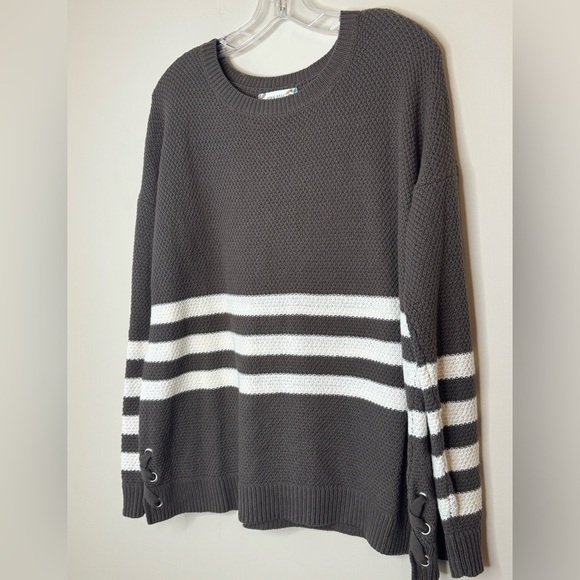 Pink Rose Women’s Gray striped Pullover Sweater Size XL - Picture 2 of 5